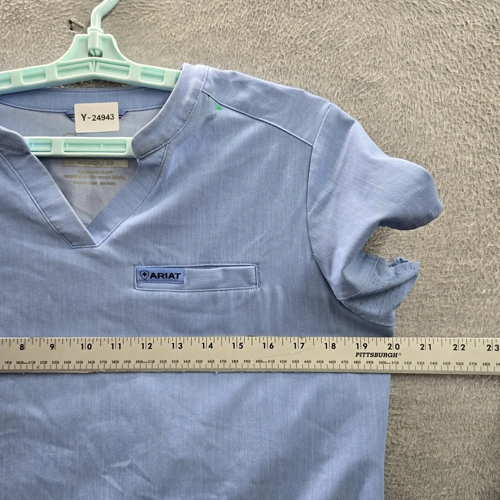 Ariat Women‎ Scrub Top XS Blue Logo Embroidery Nua Short Sleeve